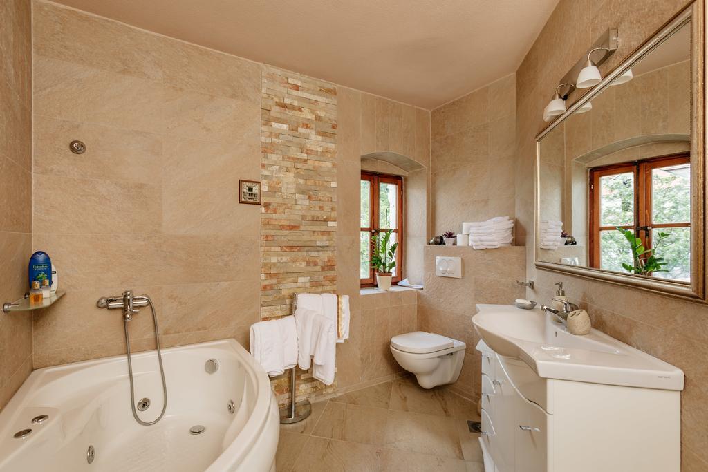 Villa Luxury Stone On The Sea With Private Pool And View โกตอร์ ภายนอก รูปภาพ